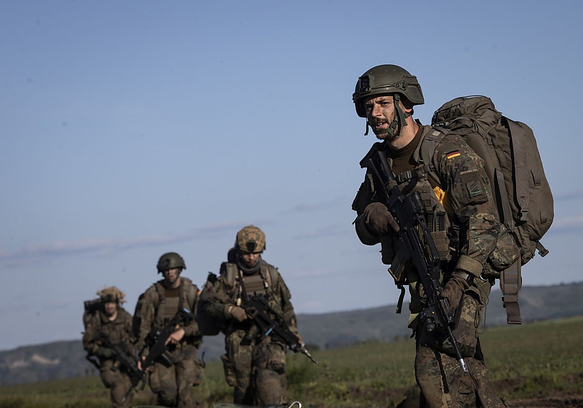 Soldados alemanes durante unas maniobras en Rumanía