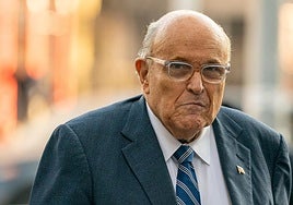 El exalcalde de Nueva York y exabogado de Trump Rudy Giuliani, hospitalizado tras un accidente de coche