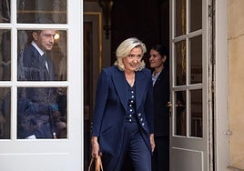 Le Pen y Sarkozy ponen al Gobierno francés al borde del precipicio