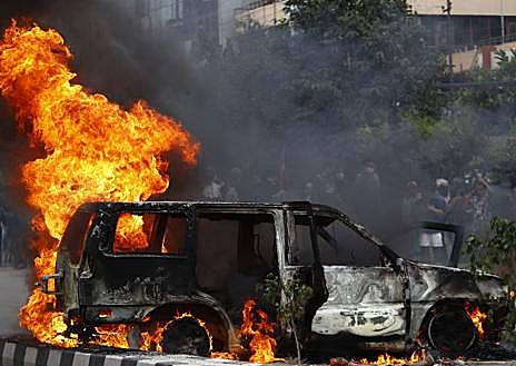 Imagen secundaria 1 - Imágenes de las protestas que sacuden Katmandú, la capital de Nepal