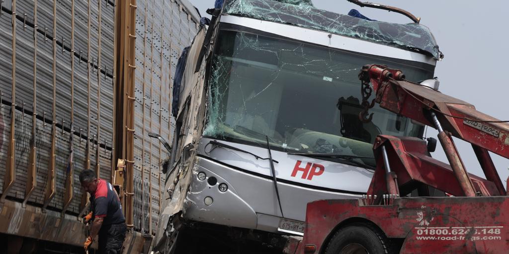 Al menos 10 personas mueren y 60 resultan heridas en el choque entre un tren y un autobús en México