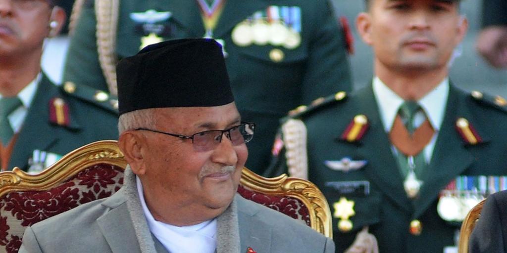 Queman el Parlamento de Nepal tras la dimisión del primer ministro