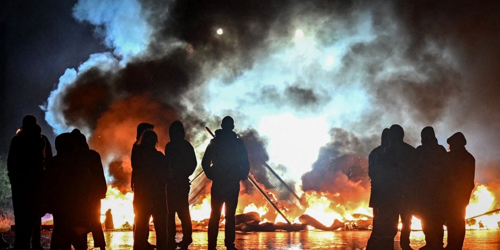 Francia vive una jornada de bloqueos y protestas contra Macron lideradas por el movimiento 'Bloquons tout'