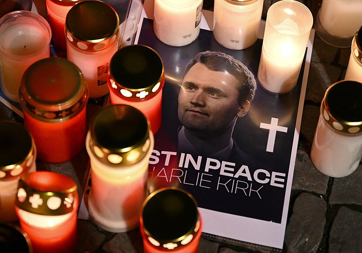 Vídeo: Vigilia frente a la embajada estadounidense en Berlín tras el asesinato del activista político estadounidense Charlie Kirk (EFE)