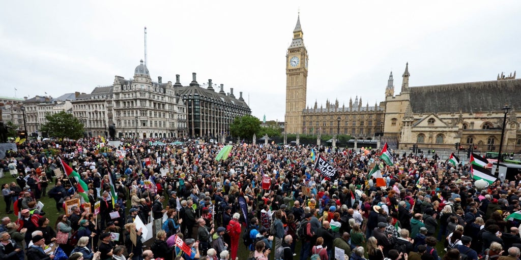 Miles de personas marchan en Londres contra la visita de Donald Trump
