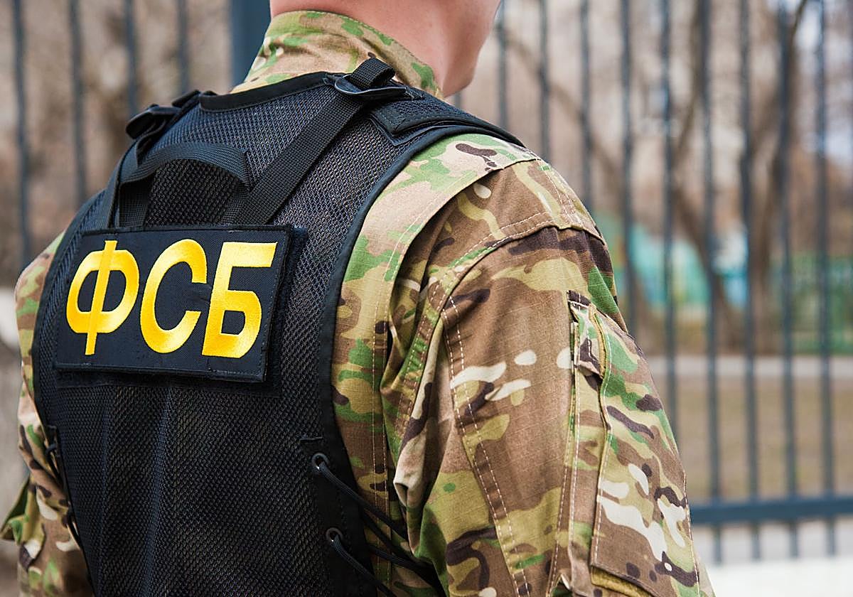 El Servicio Federal de Seguridad ruso (FSB) aseguró que la intención de los detenidos no transcendió más allá de «colocar un explosivo de fabricación artesanal en su vehículo»