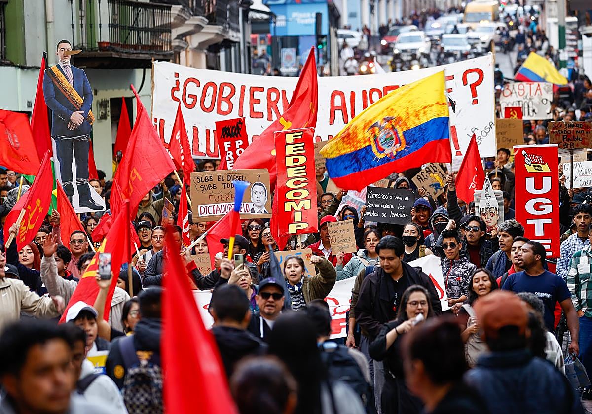 Manifestación en rechazo por eliminación de subsidio al diésel en Quito