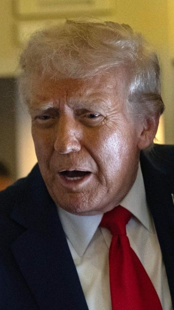 Trump expande su poder silenciando a los críticos