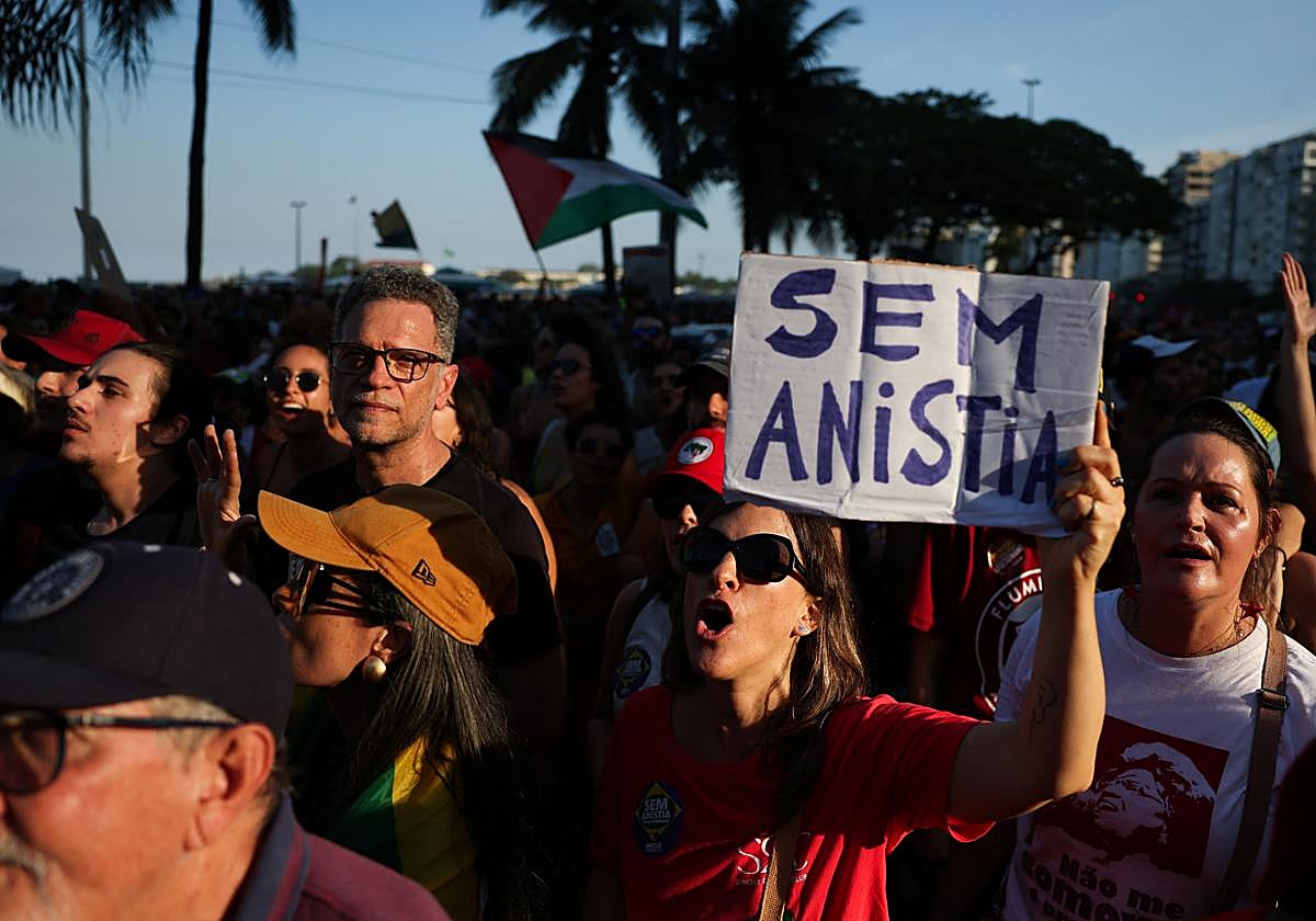 Brasileños protestan contra el Congreso y el proyecto de ley de amnistía para Bolsonaro