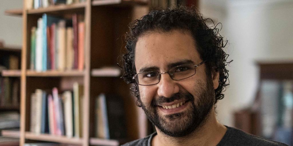 El Gobierno egipcio libera al veterano disdente Alaa Abdel Fattah