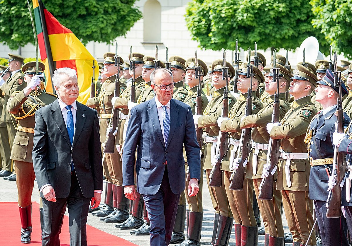 El canciller alemán, Friedrich Merz junto al presidente de Lituania, Gitana Nauseda, el pasado mes de mayo