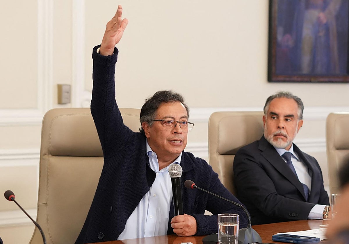 El presidente de Colombia, Gustavo Petro (izquierda), y su ministro del Interior, Armando Benedetti