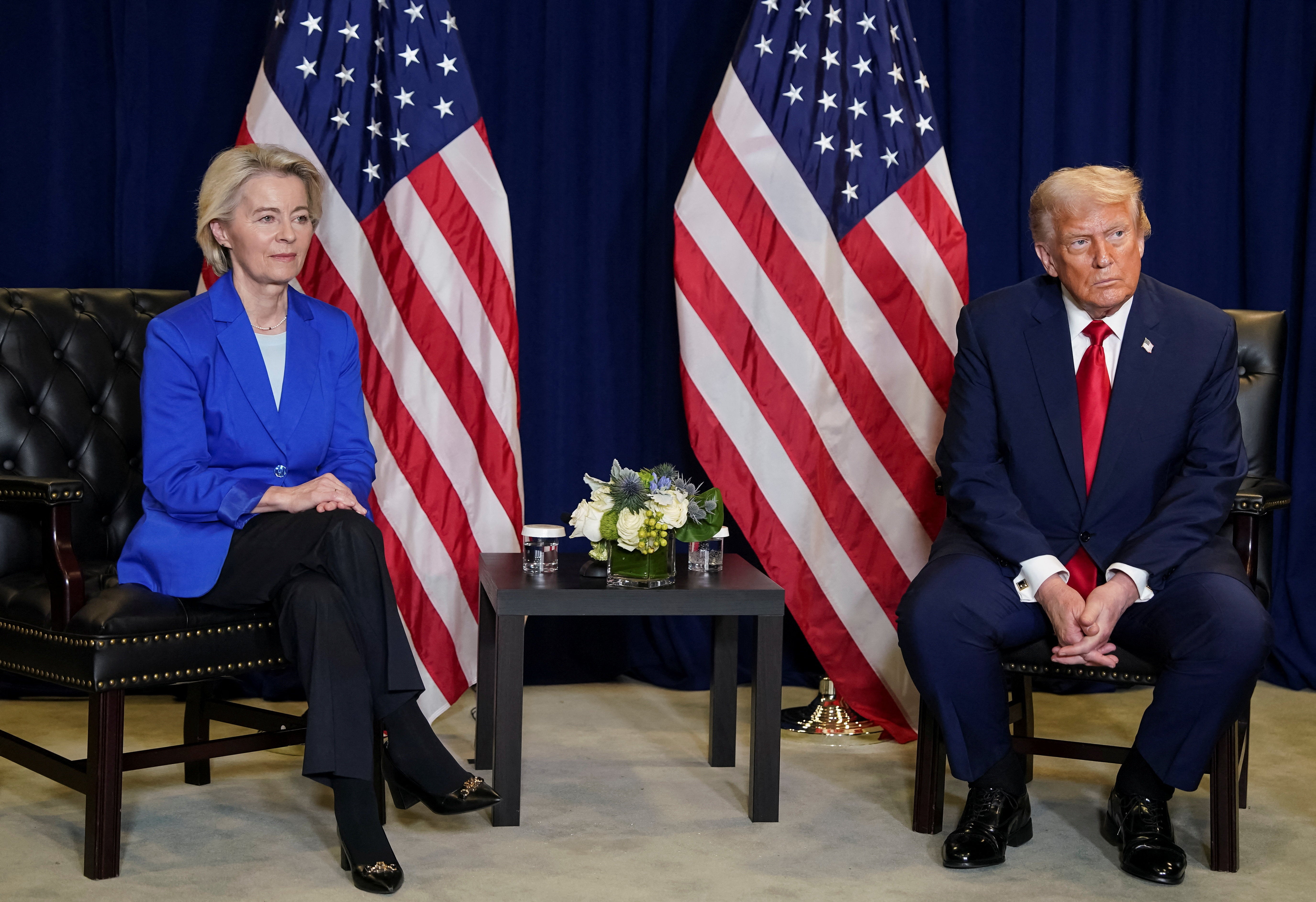 La presidenta de la Comisión Europea, Ursula Von der Leyen, junto al presidente de EE.UU., Donald Trump.