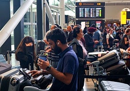 Detenido un hombre en el Reino Unido por el ciberataque que provocó el caos en los aeropuertos europeos