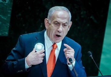 El QR que Netanyahu ha mostrado en una chapa en su intervención en la ONU y que lleva a imágenes del 7-O