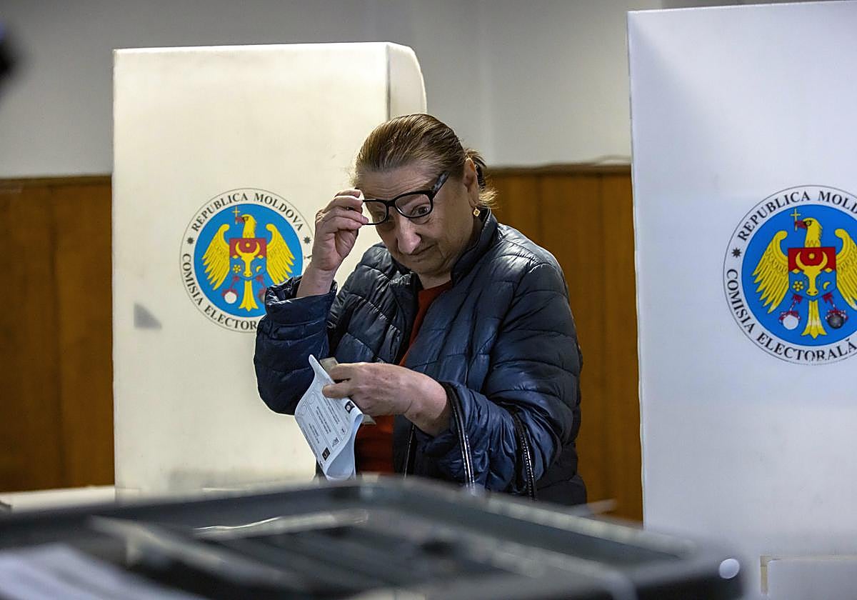 Participación del 52% en las elecciones de Moldavia que deciden entre el acercamiento a la UE o a Rusia