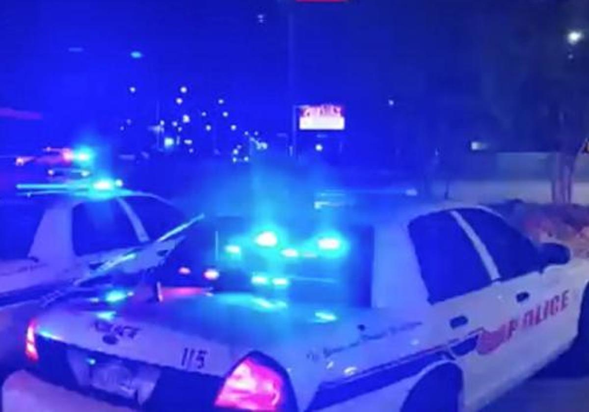 Al menos tres muertos y ocho heridos en un tiroteo desde una lancha en un bar de Carolina del Norte