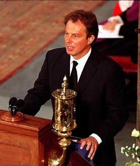 Imagen secundaria 2 - Tony Blair llegó en mayo de 1997 como el Primer Ministro más popular desde Churchill y acabó acusado de promover una guerra. Entre medias, y nada más llegar al cargo, tuvo que enterrar a la querida Diana de Gales.