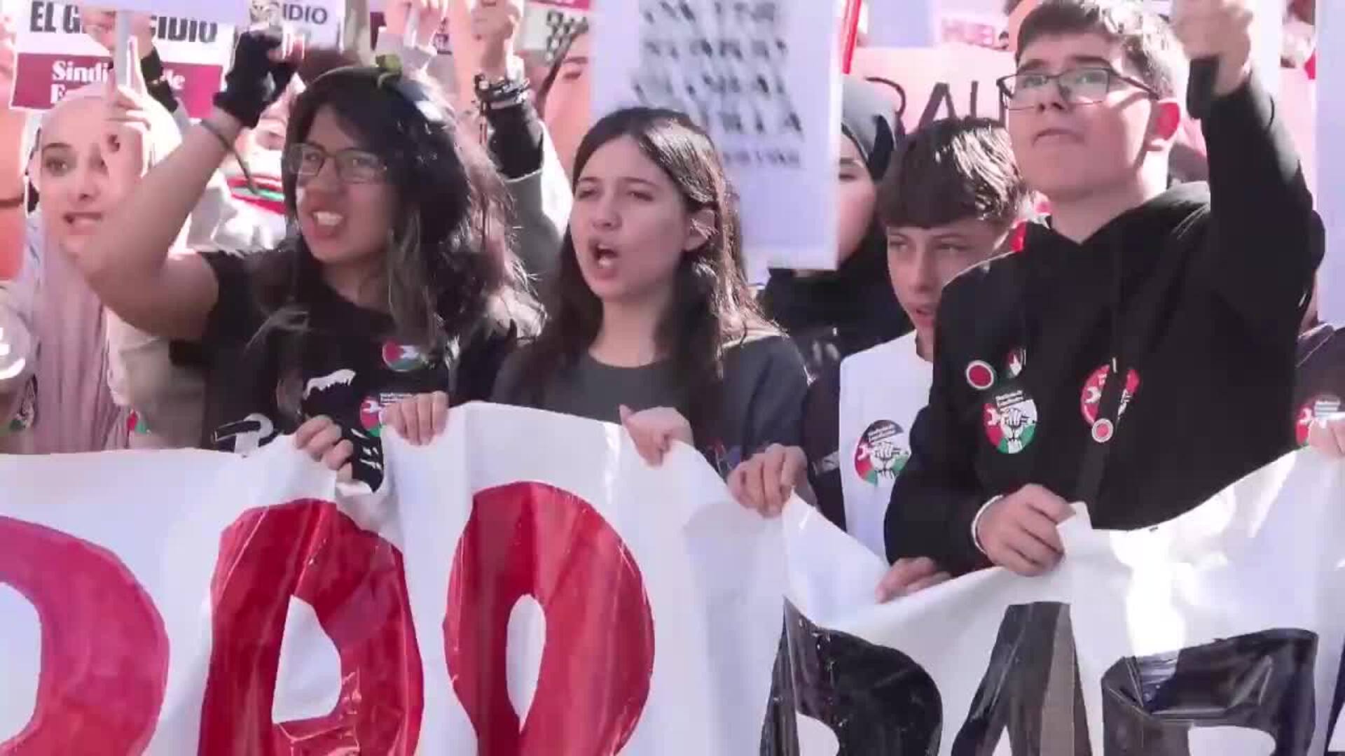 Estudiantes salen a la calle en Madrid bajo el lema "Paremos el ...