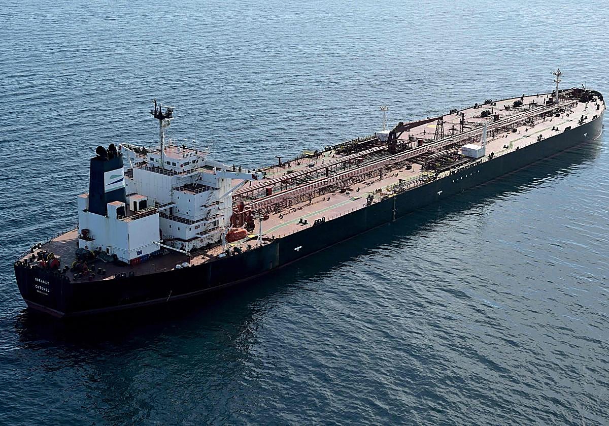 El buque 'Boracay', en las costas francesas.