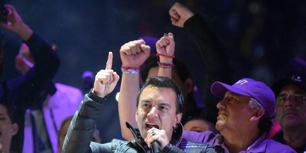 Noboa adelanta para noviembre el pago del bono navideño a funcionarios públicos