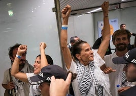 Portugal sí que obliga a los repatriados de la Flotilla a pagarse el vuelo desde Israel