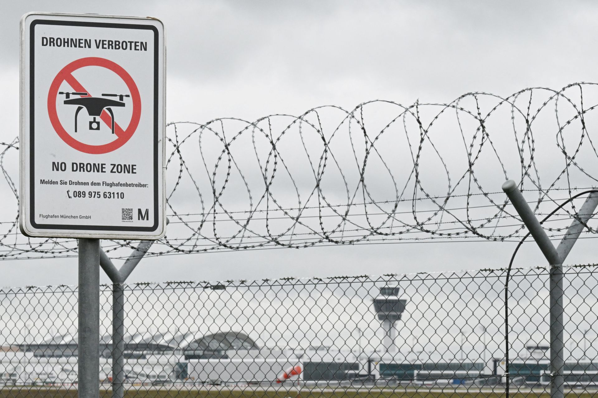 El aeropuerto de Múnich (Alemania) despliega avisos que prohíben el vuelo de drones próximos al recinto