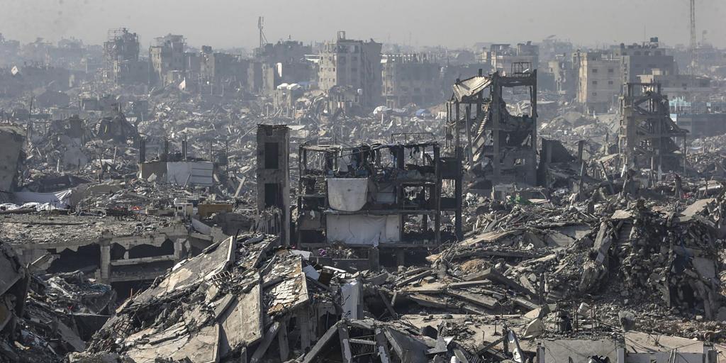 La devastación de dos años de guerra en Gaza, en datos