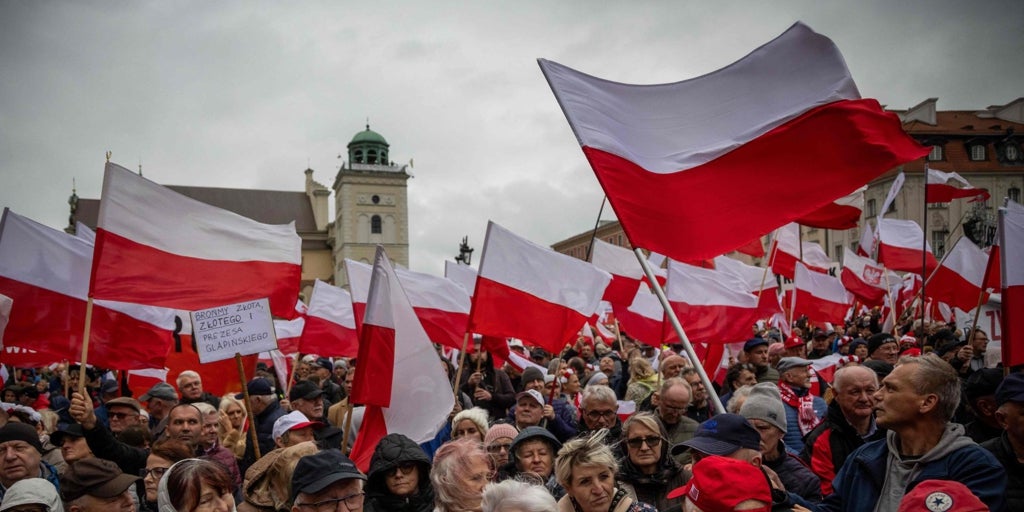 La oposición nacionalista polaca moviliza a miles de manifestantes contra Donald Tusk