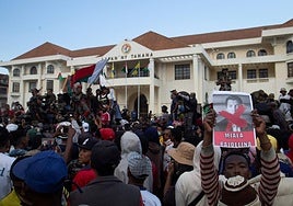 La generación Z de Madagascar protesta contra el Gobierno y el presidente denuncia un «intento de golpe de Estado»