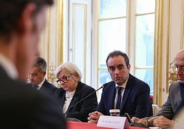 El primer ministro francés desvela el presupuesto para 2026 a la espera de saber si será censurado