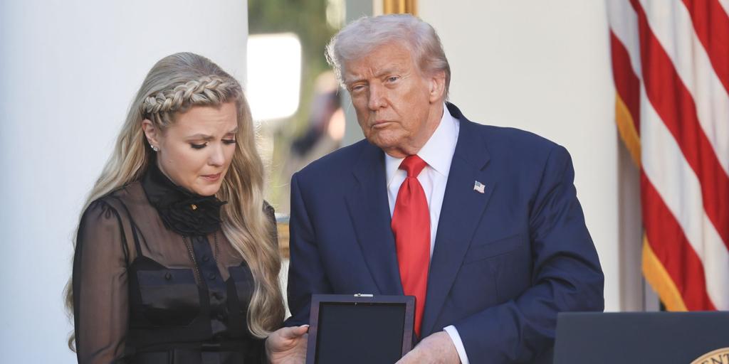 Trump rinde el último homenaje a Charlie Kirk en la Rosaleda