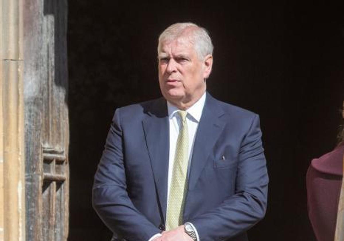 El Príncipe Andrés renuncia al Ducado de York y todos sus títulos militares o vinculados con la Corona