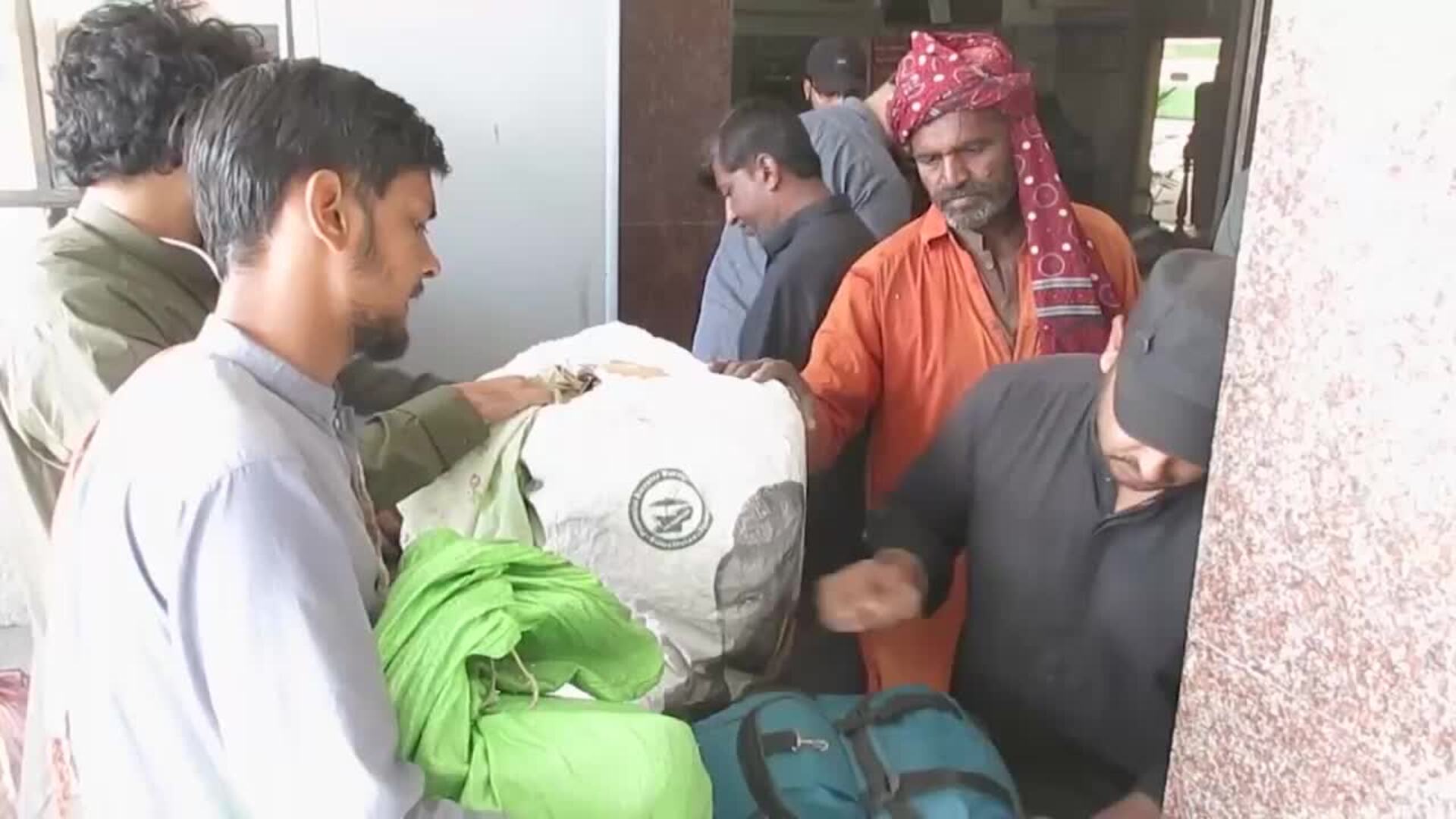 Talibanes confirman negociaciones en Doha tras ataques aéreos de Pakistán en Afganistán