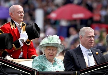 Una desactivación simbólica para el hijo favorito de Isabel II