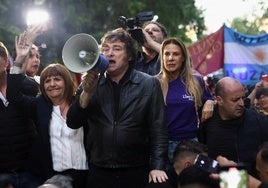 Argentina, ante las legislativas: «Milei se ocupó de la macroeconomía, pero se olvidó del bolsillo de la gente»