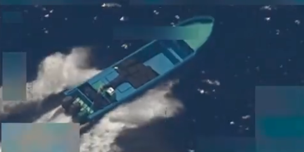 EE.UU. extiende al Pacífico su campaña militar contra el narco y hunde una supuesta narcolancha frente a Colombia