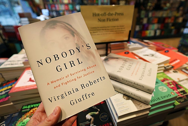 Virginia Giuffre, quien se quietó la vida hace seis meses, acusó durante años al Príncipe Andrés y a Jeffrey Epstein de abusar de ella