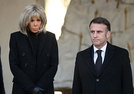 Arranca el juicio contra diez personas acusadas por ciberacoso sexista a la esposa del presidente francés, Emmanuel Macron