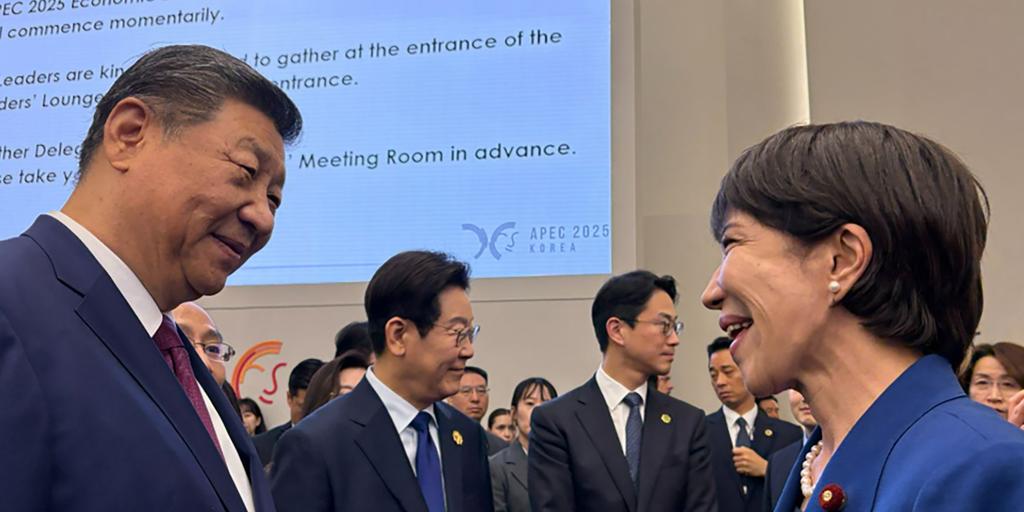 La nueva primera ministra de Japón se reúne con Xi Jinping para mejorar las relaciones con China