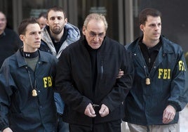 En 2014, el líder del clan Bonanno, Vincent «Vinny» Asaro, es escoltado por agentes del FBI en Nueva York, por una gran cantidad de robos, entre otros el de un edificio Lufhtansa en el aeropuerto John F. Kennedy de la ciudad de los rascacielos, que fue en su momento el mayor robo en la historia de Estados Unidos