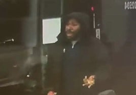 El detenido por el ataque al tren en Londres llevaba un día a la fuga por otros tres incidentes