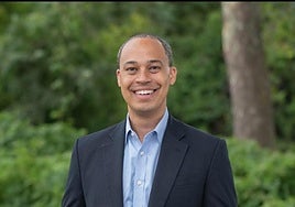 Un demócrata gana en Virginia pese a mensajes en los que fantaseó con asesinar a un rival político