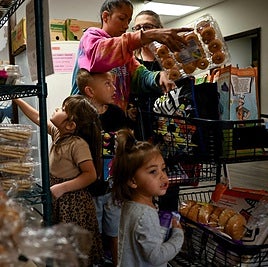 Sin ayudas para los pobres y caos aéreo por el cierre del Gobierno en EE.UU.