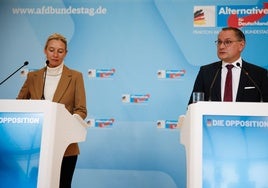 Alice Weidel (izq.), copresidenta del partido y del grupo parlamentario Alternativa para Alemania (AfD), y Tino Chrupalla, copresidente del partido