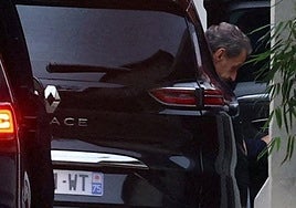 El expresidente francés Nicolas Sarkozy sale de la cárcel bajo medidas de control judicial