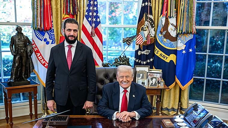 El presidente de Estados Unidos, Donald Trump, junto a su homólogo sirio en la Casa Blanca el 11 de noviembre