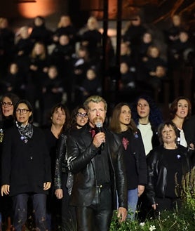 Imagen secundaria 2 - París homenajeó a los 130 muertos en los atentados terroristas en el que murieron 130 personas