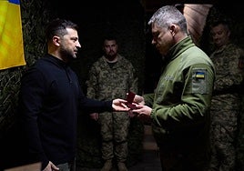 Zelenski, en sus horas más bajas por el avance ruso y la corrupción