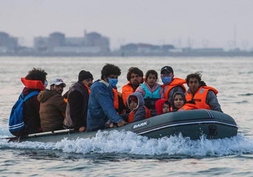 El Gobierno británico anuncia una reforma migratoria radical para «restaurar el orden»